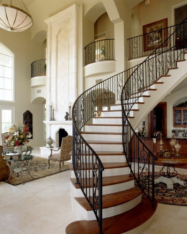 Монолитные лестницы эстетичны и вписываются в любой интерьер