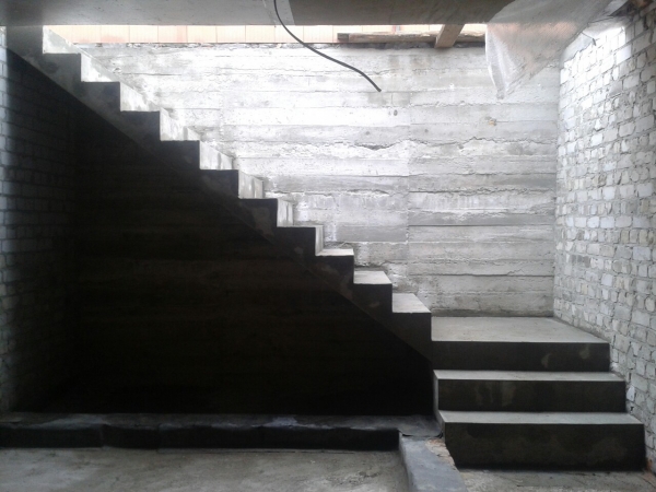 Монолитная лестница в стиле лофт